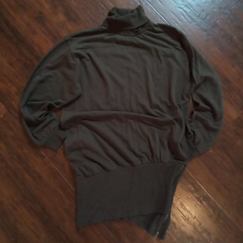 Young Broke & Fabulous Army Green Asymmetrical Zip Sweater Dress Size Large - Picture 2 of 13